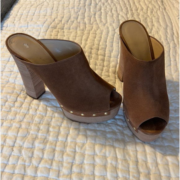 Michael Kors Shoes - Michael Kors Tan Platform Clogs. Size 7.5